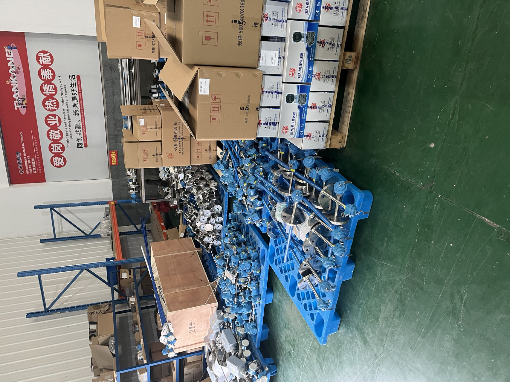 Anhui Tiankang pressure gauge, pressure transmitter, temperature instrument finished product temporary storage workshop